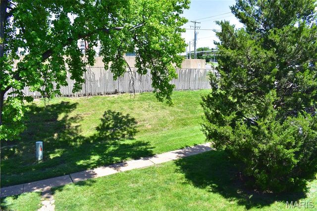 10003 Sakura Drive D, St Louis, MO 63128