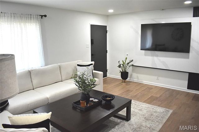 10003 Sakura Drive D, St Louis, MO 63128