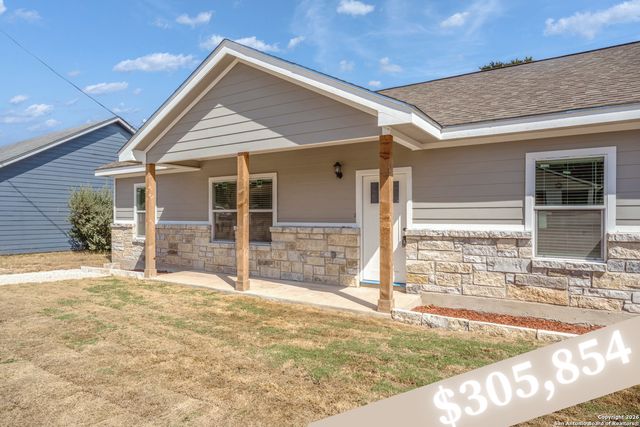1130 Greenhill Dr, Canyon Lake, TX 78133