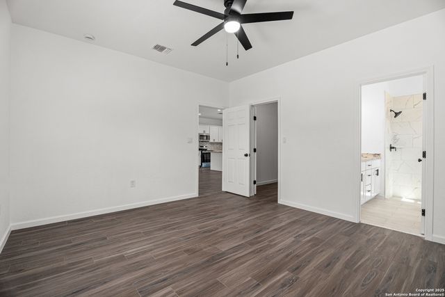 1130 Greenhill Dr, Canyon Lake, TX 78133
