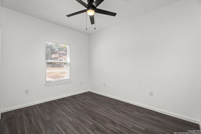 1130 Greenhill Dr, Canyon Lake, TX 78133