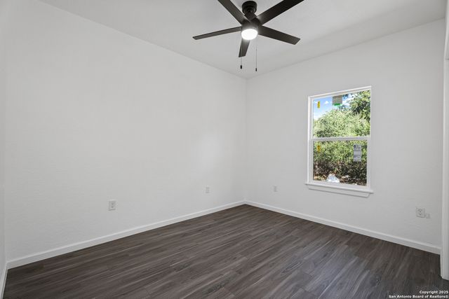 1130 Greenhill Dr, Canyon Lake, TX 78133