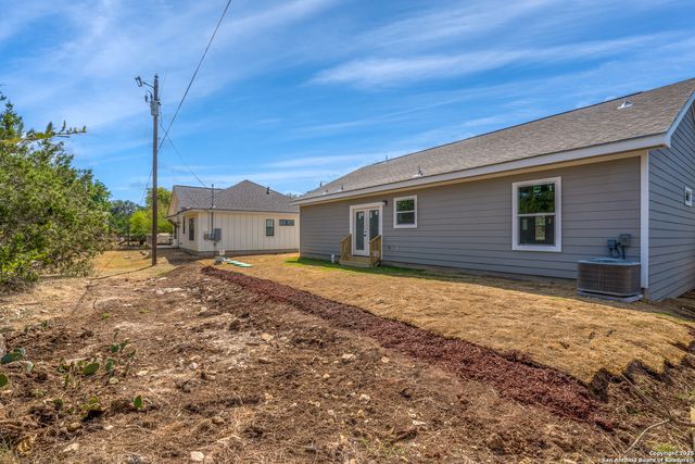 1130 Greenhill Dr, Canyon Lake, TX 78133