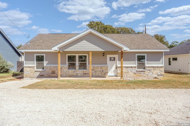 1130 Greenhill Dr, Canyon Lake, TX 78133