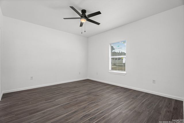 1130 Greenhill Dr, Canyon Lake, TX 78133