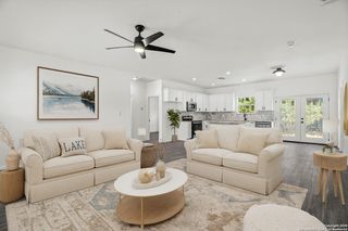 1130 Greenhill Dr, Canyon Lake, TX 78133