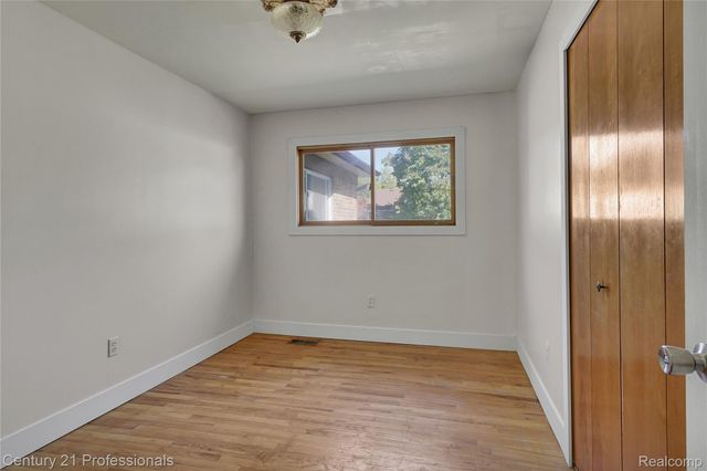 16129 Cambell Drive, Macomb Township, MI 48044