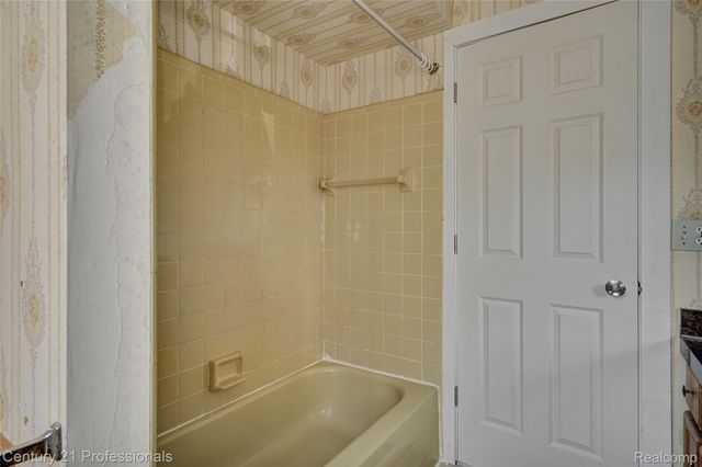 16129 Cambell Drive, Macomb Township, MI 48044