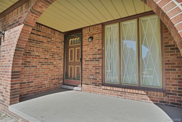 16129 Cambell Drive, Macomb Township, MI 48044