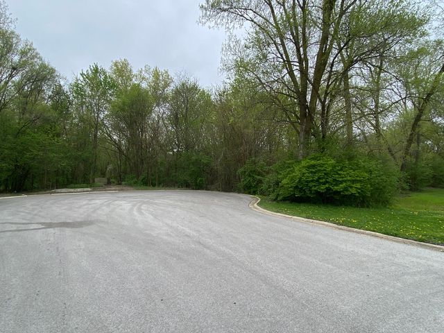 8606 S 84th Avenue, Hickory Hills, IL 60457