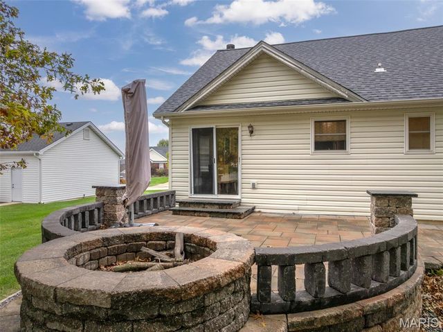 1904 Emerald Green Drive, Wentzville, MO 63385