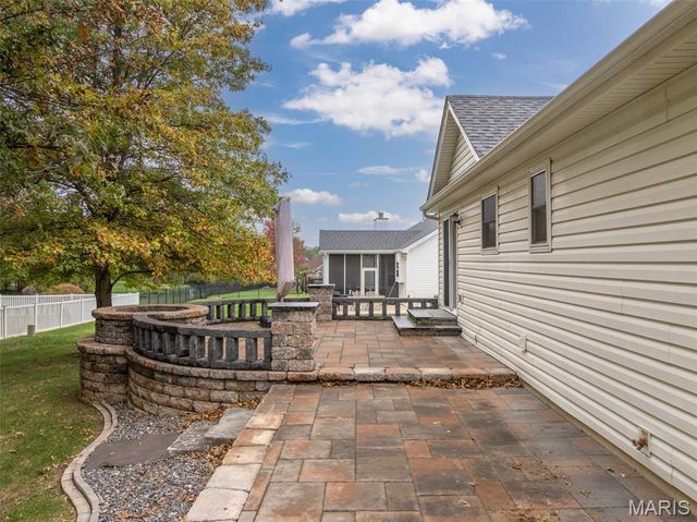 1904 Emerald Green Drive, Wentzville, MO 63385