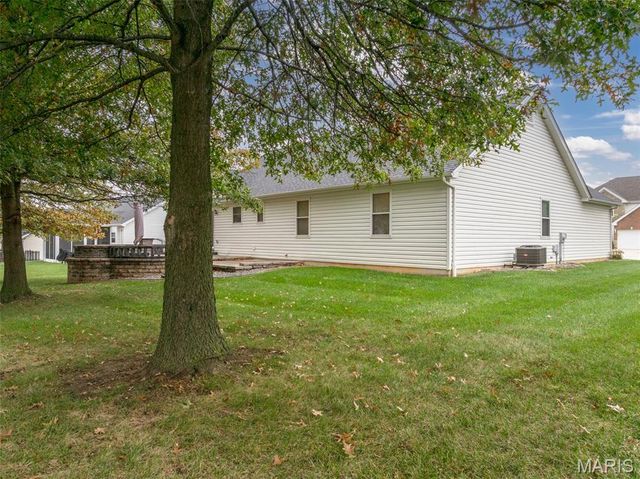 1904 Emerald Green Drive, Wentzville, MO 63385