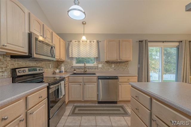 1904 Emerald Green Drive, Wentzville, MO 63385