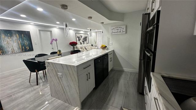18041 Biscayne Blvd 702, Aventura, FL 33160