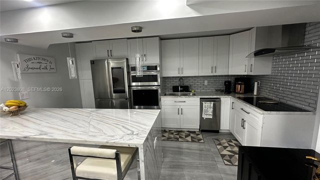 18041 Biscayne Blvd 702, Aventura, FL 33160