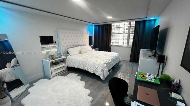 18041 Biscayne Blvd 702, Aventura, FL 33160