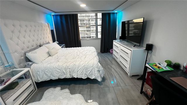 18041 Biscayne Blvd 702, Aventura, FL 33160