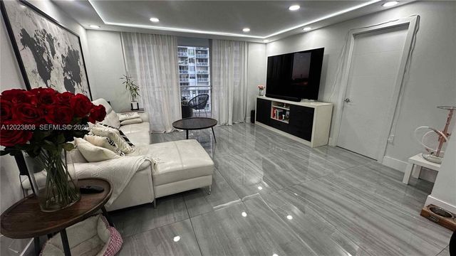 18041 Biscayne Blvd 702, Aventura, FL 33160