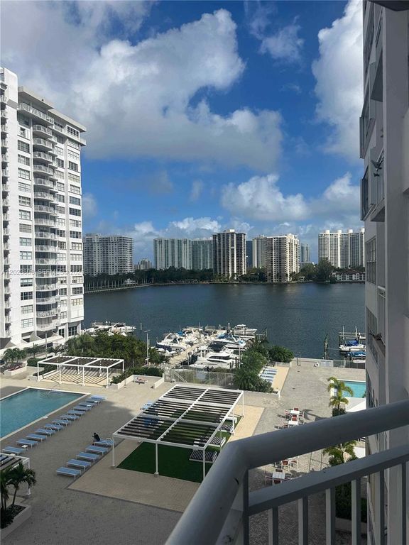 18041 Biscayne Blvd 702, Aventura, FL 33160