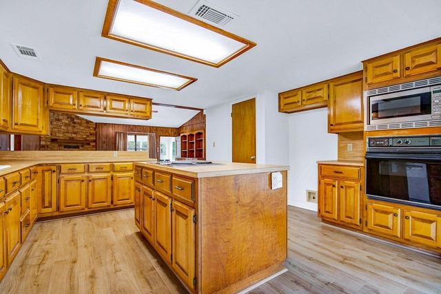 298 Jenkins RD, Cedar Creek, TX 78612