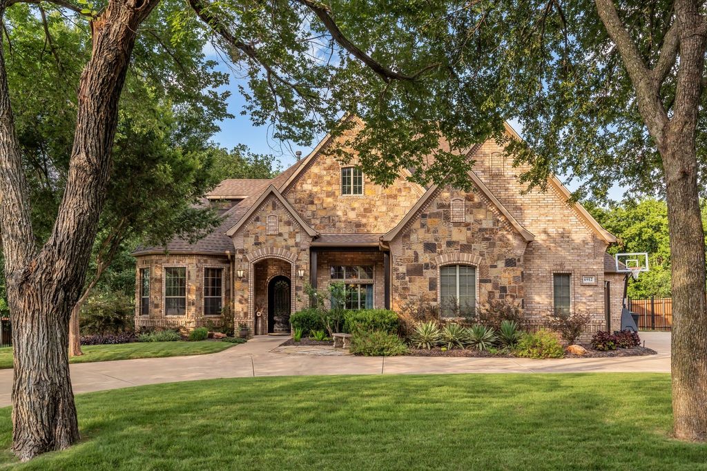 6912 Clift Street, North Richland Hills, TX 76182