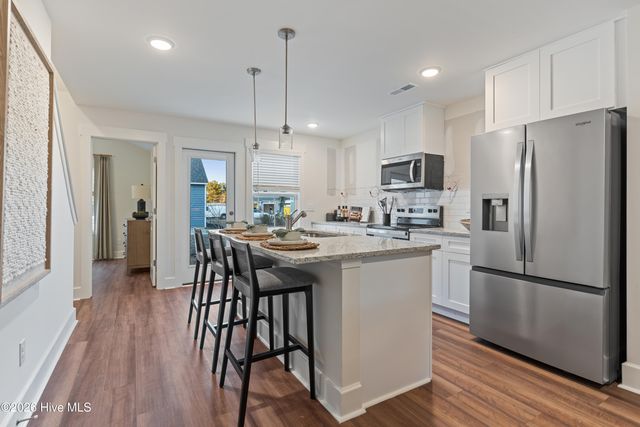 70 W Pioneer Way 119, Hampstead, NC 28443