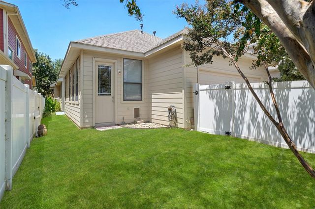 1716 Spanish Moss Way, Savannah, TX 76227