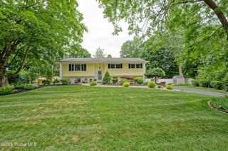 5 Panarama Court, Clifton Park, NY 12065