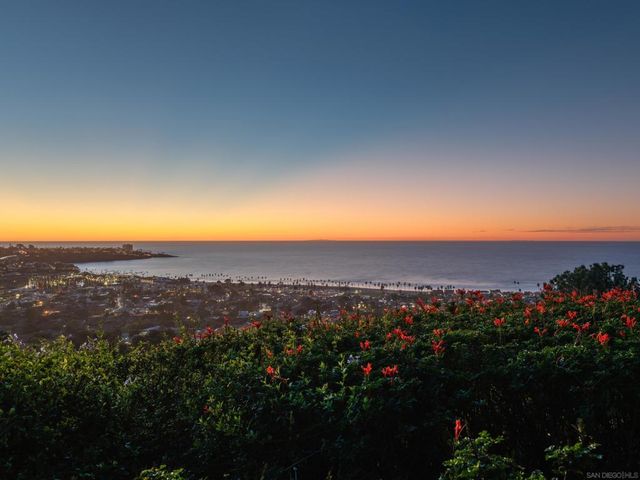 8330 Prestwick Dr., La Jolla, CA 92037