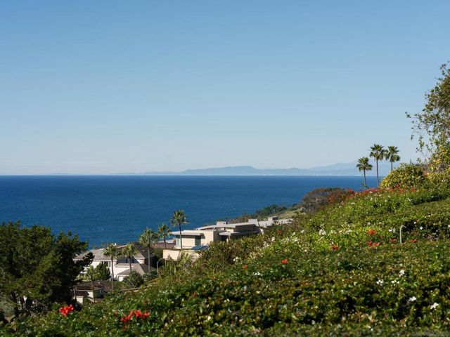 8330 Prestwick Dr., La Jolla, CA 92037