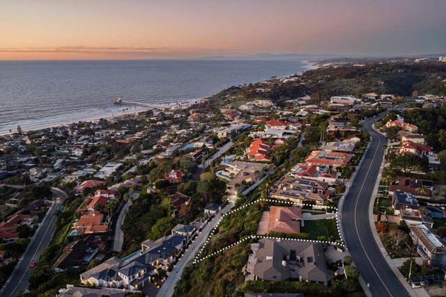 8330 Prestwick Dr., La Jolla, CA 92037