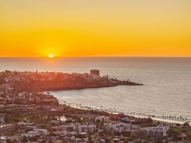 8330 Prestwick Dr., La Jolla, CA 92037