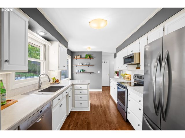 8850 Sw RAMBLER Ln, Portland, OR 97223