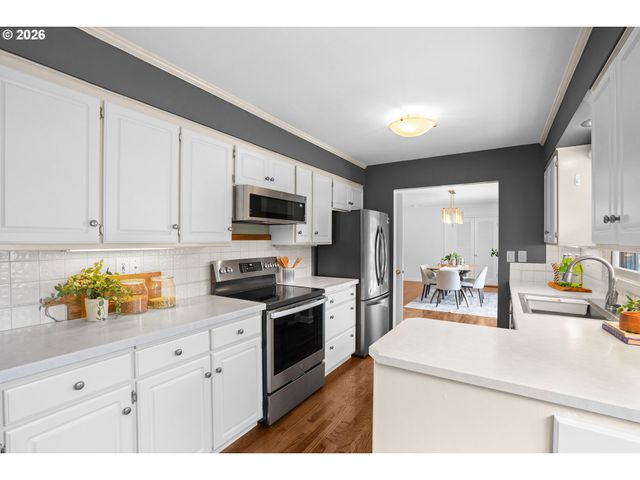8850 Sw RAMBLER Ln, Portland, OR 97223