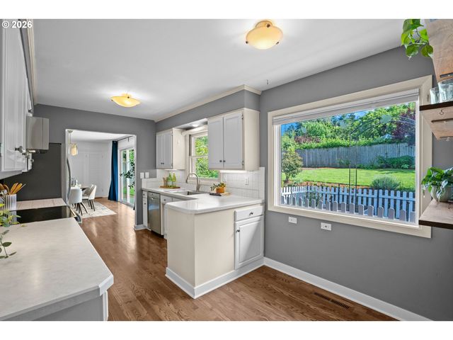 8850 Sw RAMBLER Ln, Portland, OR 97223