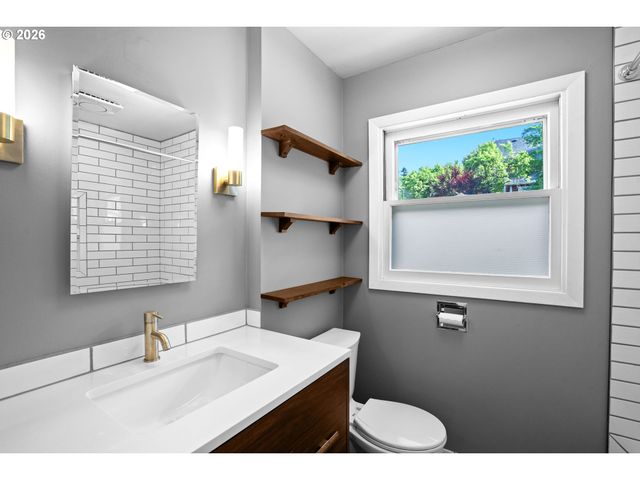 8850 Sw RAMBLER Ln, Portland, OR 97223