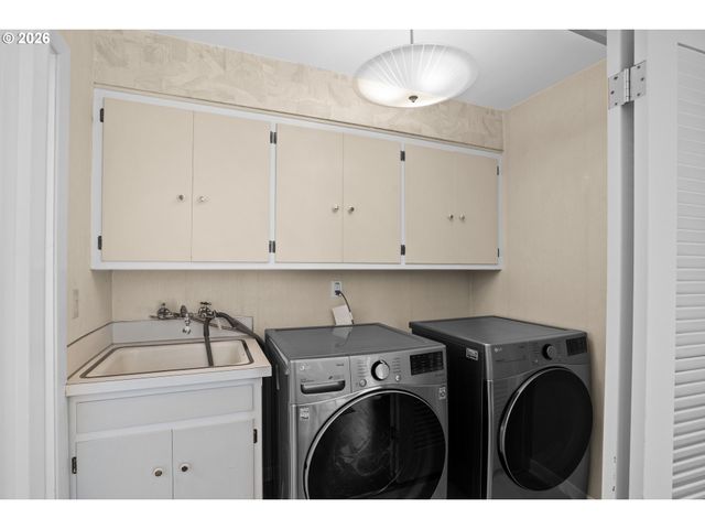 8850 Sw RAMBLER Ln, Portland, OR 97223