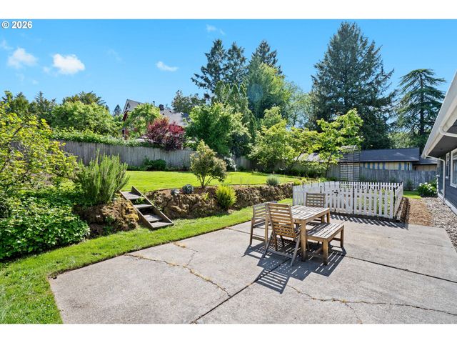 8850 Sw RAMBLER Ln, Portland, OR 97223