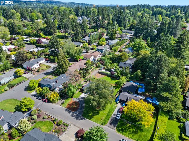 8850 Sw RAMBLER Ln, Portland, OR 97223