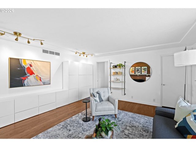 8850 Sw RAMBLER Ln, Portland, OR 97223