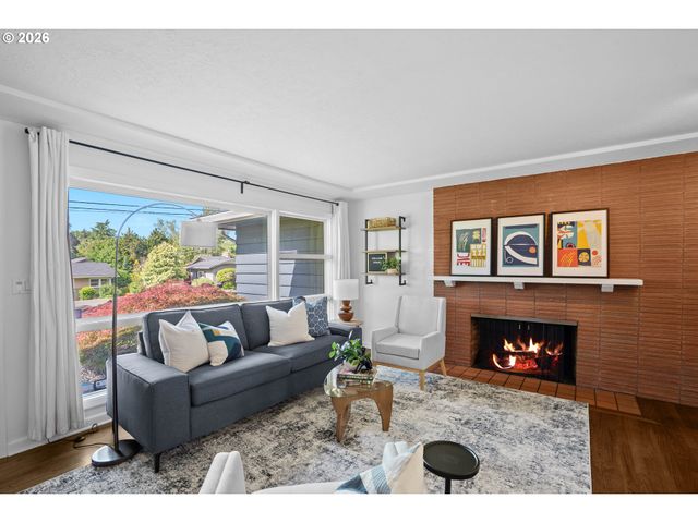 8850 Sw RAMBLER Ln, Portland, OR 97223