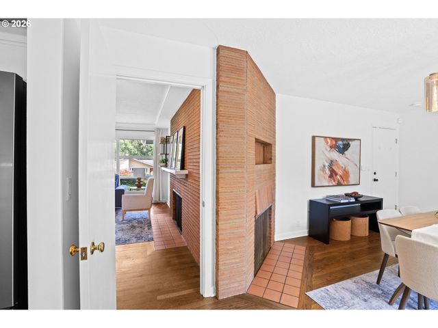 8850 Sw RAMBLER Ln, Portland, OR 97223