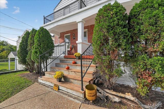 7114 Drury Lane, St Louis, MO 63143