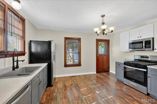 7114 Drury Lane, St Louis, MO 63143