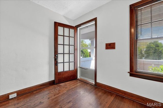 7114 Drury Lane, St Louis, MO 63143