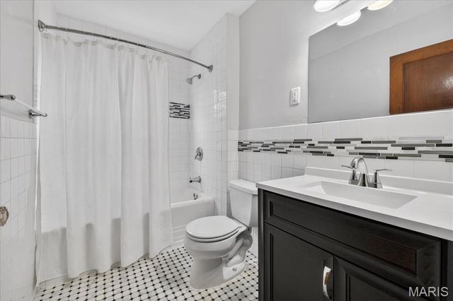7114 Drury Lane, St Louis, MO 63143