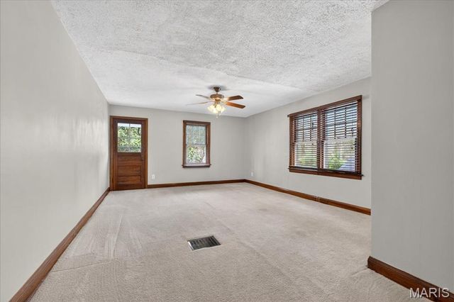 7114 Drury Lane, St Louis, MO 63143