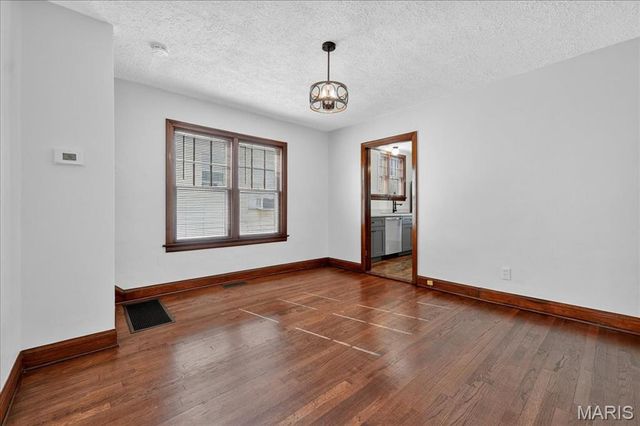 7114 Drury Lane, St Louis, MO 63143