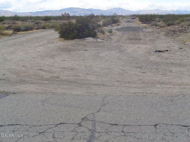 E Ave R12 Vic 132nd Ste, Sun Village, CA 93543